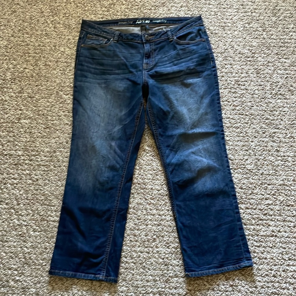 Woman’s Apt 9 straight crop sz 14